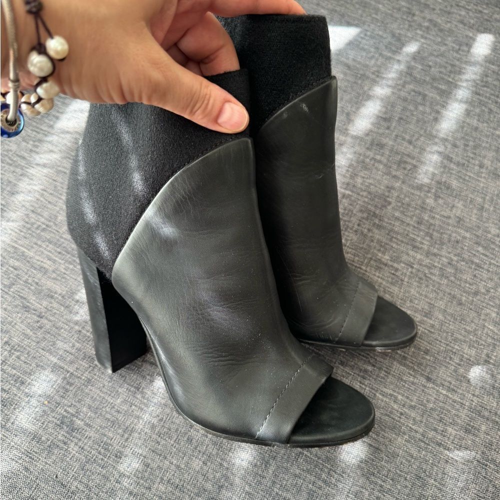 Vince Aren' Open Toe Bootie Size 7 - image 7